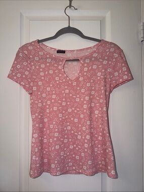 Paraphrase Pink Floral Keyhole Tee